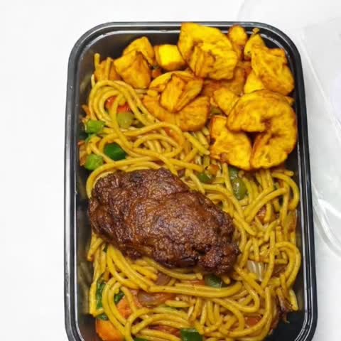 stir fry spaghetti by Habeebah Shehu