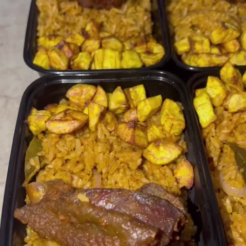 Jollof rice& chicken by Amaka Zubby