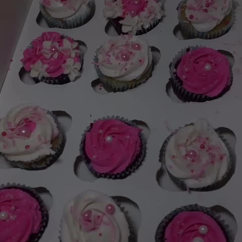 Cupcakes of 12 by Adepeju Aladeleminu